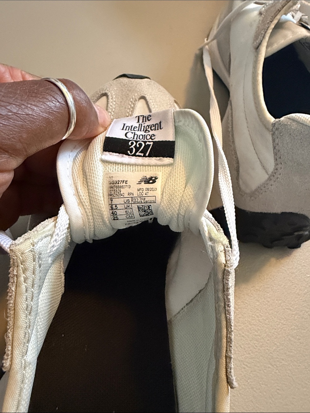 Big Boys New Balance White, Light Gray & Black Retro Runner Sneakers size 7 - Picture 2 of 9